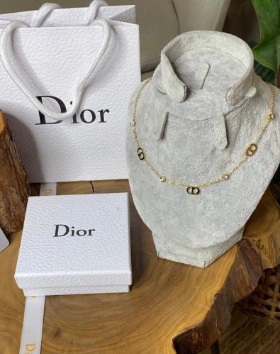 سلسال Dior معدن ذهبي