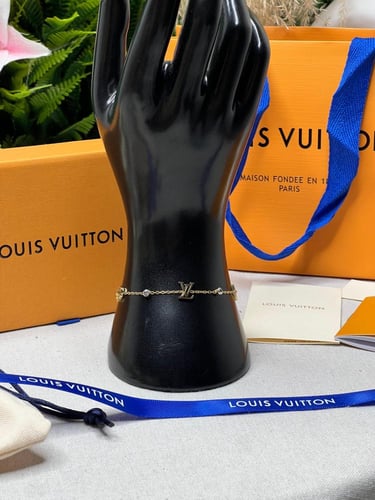 إسوارة LOUIS VUITTON معدن ذهبي