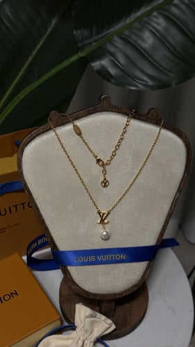 سلسال LOUIS VUITTON ذهبي