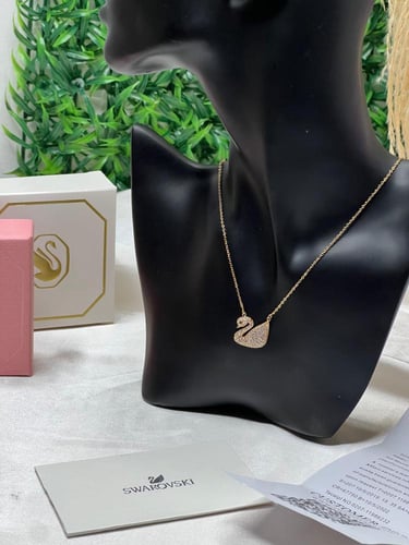 سلسال سوارفيسكي ذهبي كريستالة