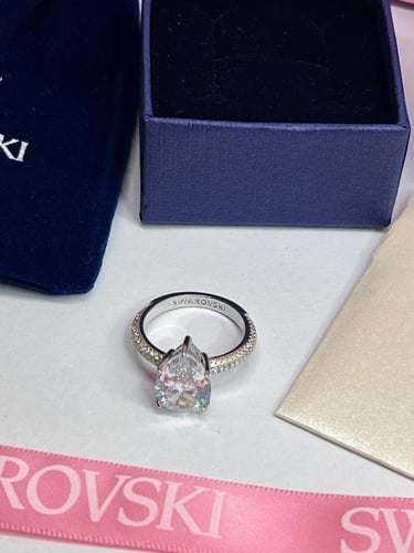 خاتم سوارفيسكي -فص فضي