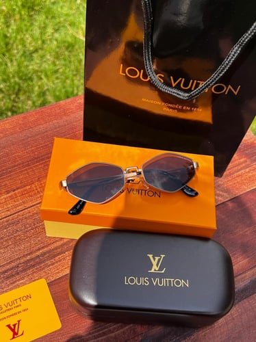 نظارة LOUIS VUITTON- اطار ذهبي - عدسة اسود فاتح