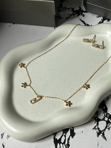 سلسال MESSIKA شوكر معدن ذهبي مع حلق