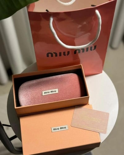 نظارة miu miu أطار اسود عدسة شفاف