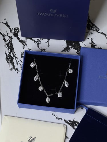 سلسال سوارفيسكي فضي كريستالة لؤلؤي