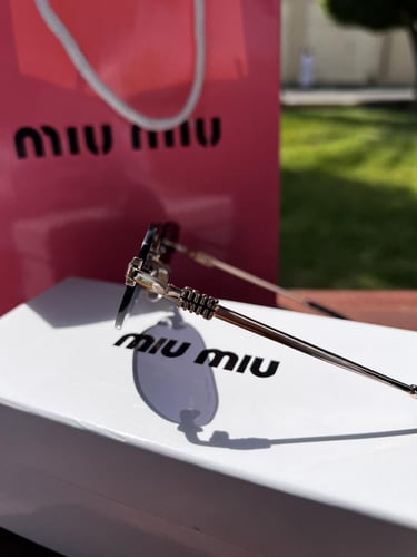 نظارة MIU MIU أطار ذهبي - عدسة أسود