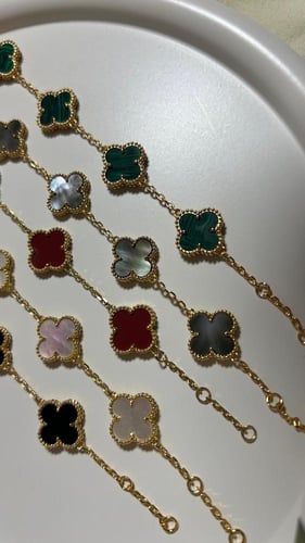 أسوارة Van cleef ذهبي ملون
