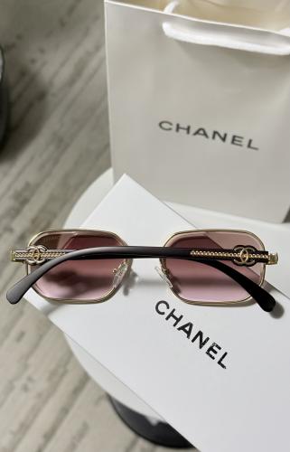 نظارة CHANEL عدسة وردي مدرج