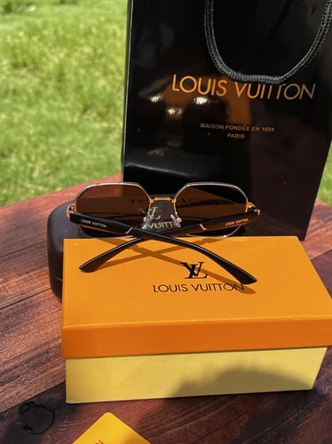 نظارة LOUIS VUITTON- اطار أسود - عدسة اسود