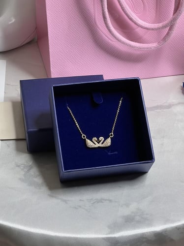 سلسال سوارفيسكي ذهبي كريستالة