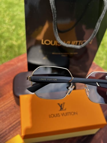 نظارة LOUIS VUITTON- اطار أسود - عدسة اسود