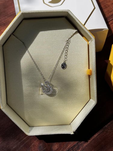 سلسال سوارفيسكي فضي كريستالة فضي البطه