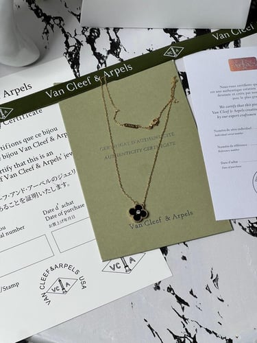 سلسال Van cleef المميز _ أسود