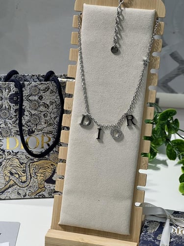 سلسال Dior معدن فضي