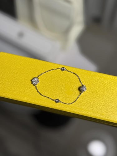 اسوارة سوارفيسكي فضي - كرستالة فضي