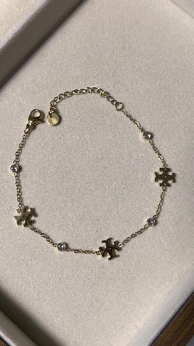 إسوارة TORY BURCH معدن ذهبي بفصوص