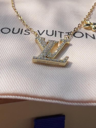 سلسال LOUIS VUITTON ذهبي