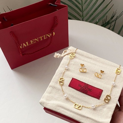 سلسال مع حلق VALENTINO لؤلؤ