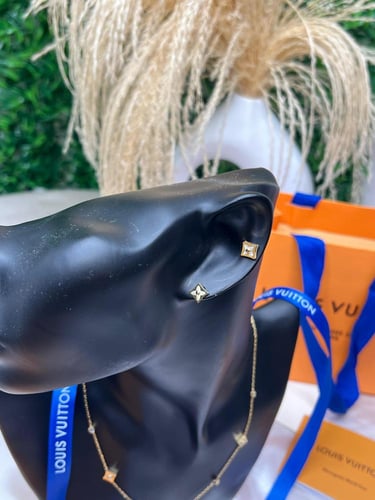 سلسال LOUIS VUITTON ذهبي _لؤلؤي