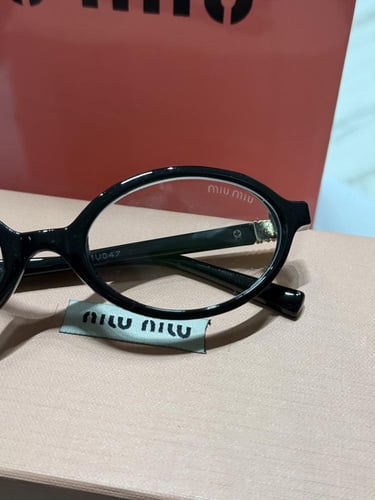 نظارة MIU MIU بيضاوي - أطار اسود عدسة شفافة