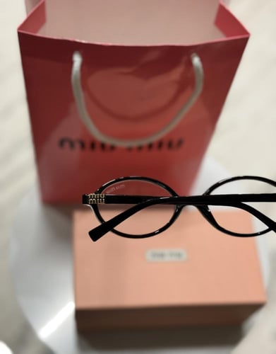 نظارة MIU MIU بيضاوي - أطار اسود عدسة شفافة