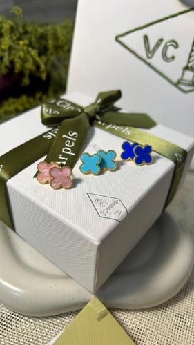 سلسال مع حلق Van cleef ذهبي