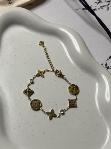 إسوارة LOUIS VUITTON معدن ذهبي
