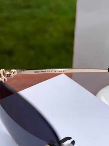 نظارة miu miu أطار ذهبي - عدسة اسود