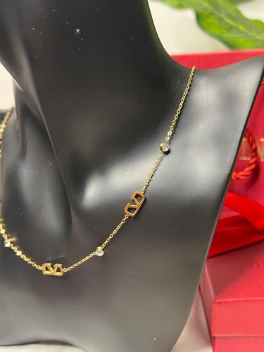 سلسال مع حلق VALENTINO بكرستالات