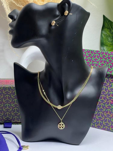 سلسال مع حلق TORY BURCH معدن ذهبي بفصوص كرستال زرك...