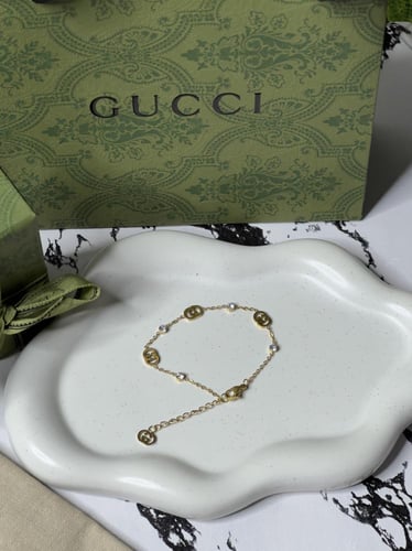 اسوارة GUCCI ذهبي