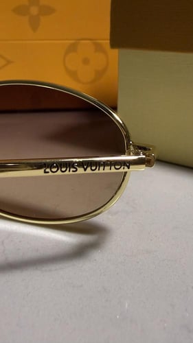 نظارة LOUIS VUITTON ( لونين )