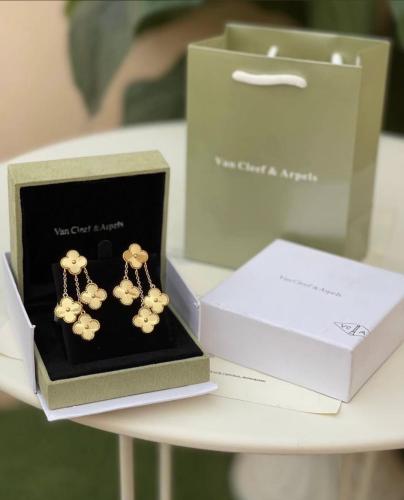 حلق Van cleef الأكثر طلباً ذهبي