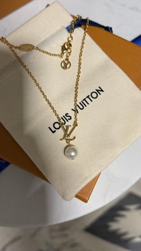 سلسال LOUIS VUITTON ذهبي