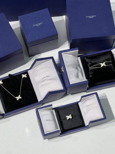 طقم شوميه أبيض