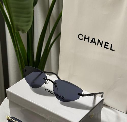 نظارة CHANEL لونين ( اسود -ذهبي )