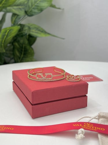 اسوارة مع خاتم ذهبيVALENTINO