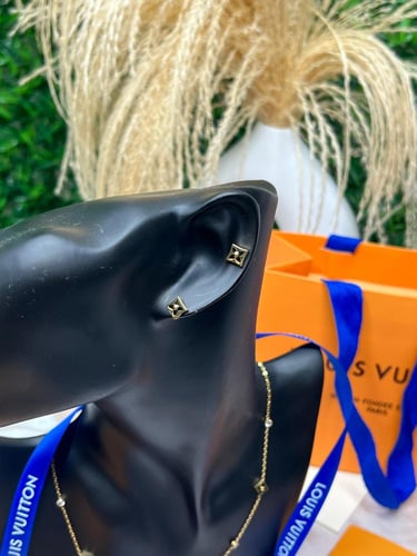 سلسال LOUIS VUITTON ذهبي _أسود