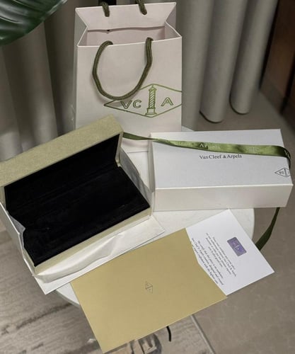 طقم van cleef ذهبي