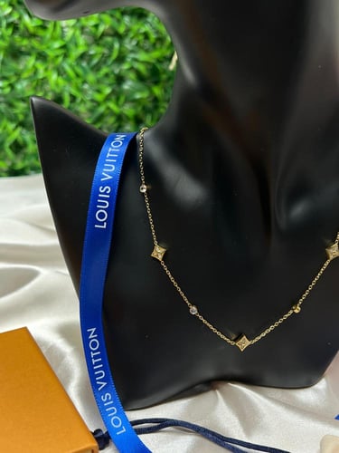 سلسال LOUIS VUITTON ذهبي _لؤلؤي