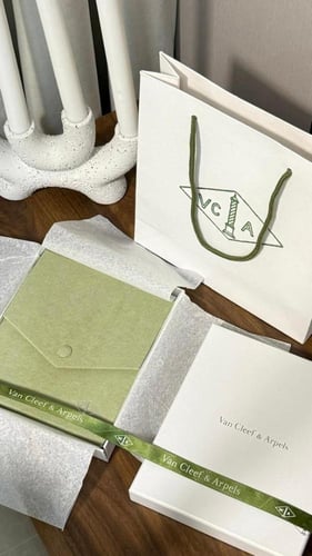 حلق Van cleef الأكثر طلباً