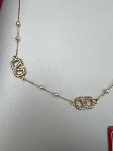 سلسال مع حلق VALENTINO لؤلؤ