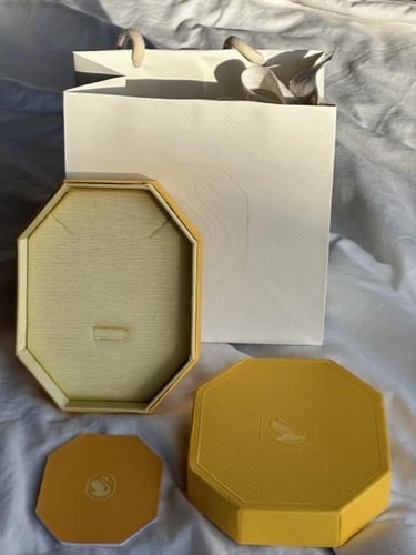 سلسال سوارفيسكي فضي بكرستالة زرقاء