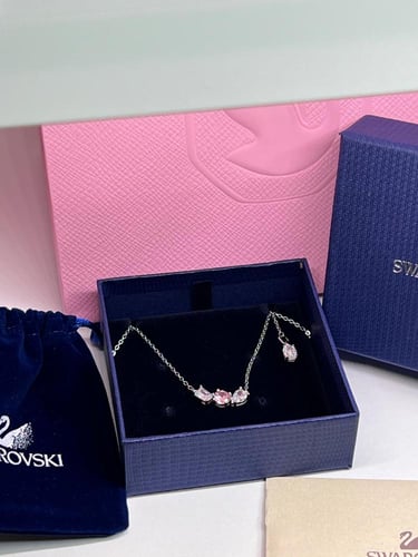 سلسال سوارفيسكي فضي كريستالة وردي