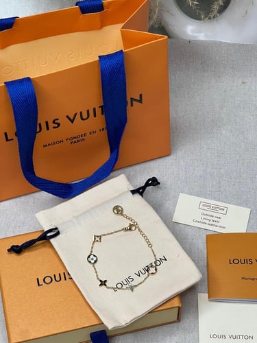 إسوارة LOUIS VUITTON معدن ذهبي