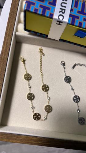إسوارة TORY BURCH معدن ذهبي بفصوص