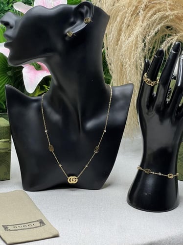 طقم GUCCI ذهبي