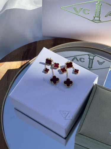 حلق Van cleef الأكثر طلباً