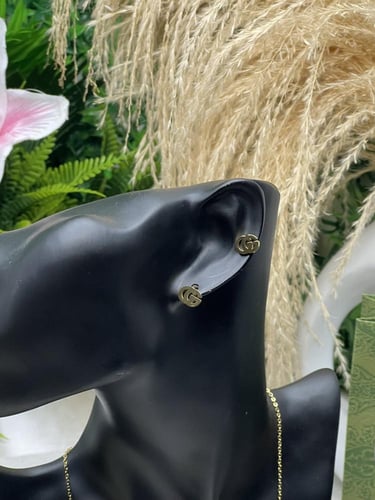 طقم GUCCI ذهبي