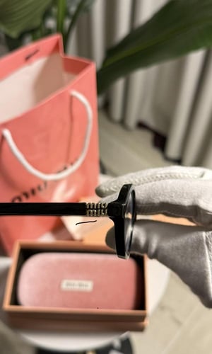 نظارة MIU MIU بيضاوي - أطار اسود عدسة شفافة